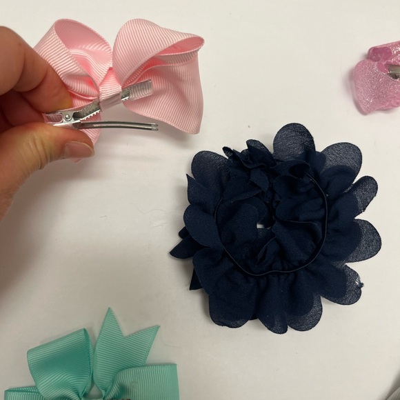 ❤️ FREE with any purchase 🙏🏽 Lot of 4 🎀🩵💖 bows clips and 1 ruffle scrunchie - Picture 11 of 14